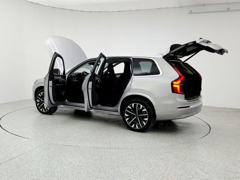 Certified 2025 Volvo XC90 B6 Plus image 12
