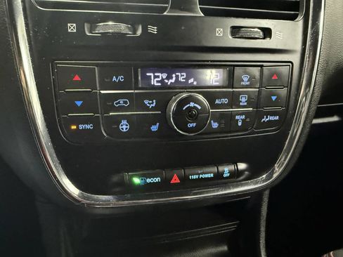 Used 2018 Dodge Grand Caravan GT image 18