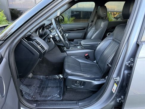 Used 2020 Land Rover Discovery SE image 11