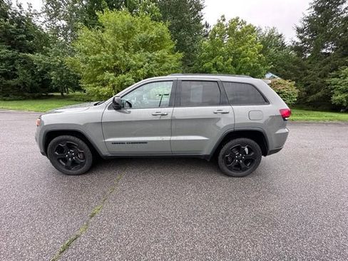 Used 2020 Jeep Grand Cherokee Laredo AWD/4WD image 6