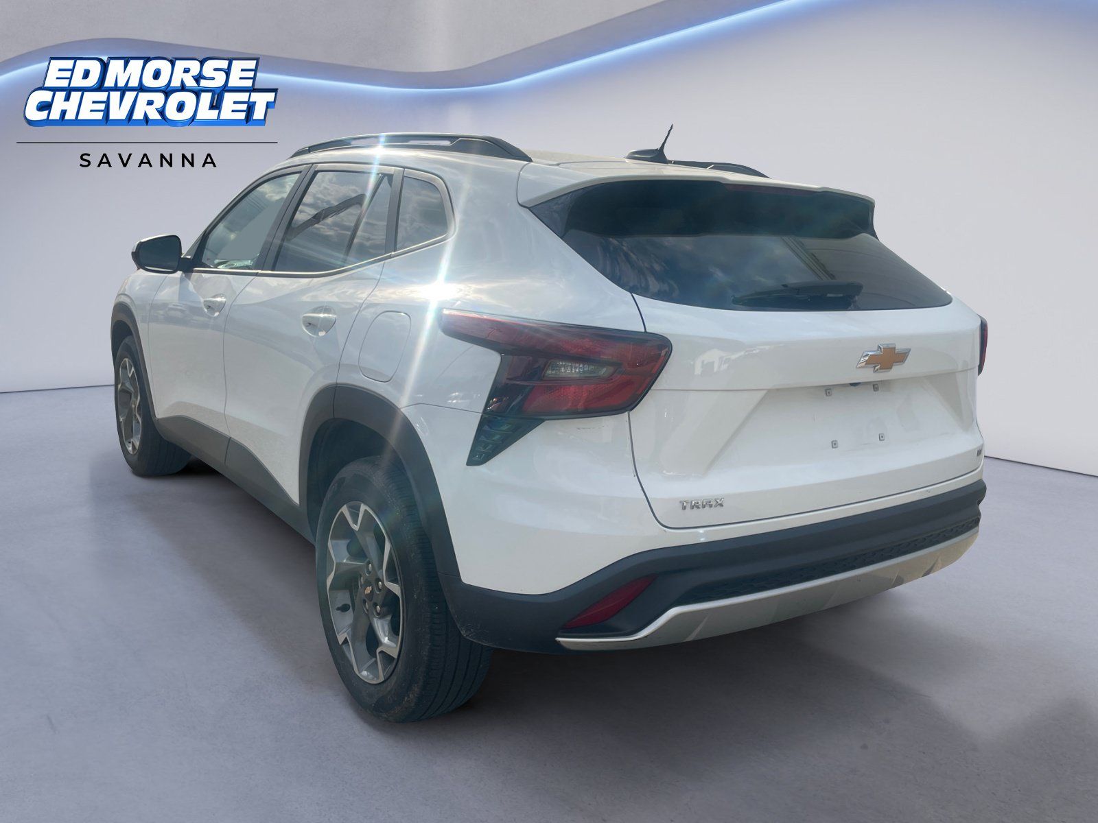 Used 2025 Chevrolet Trax LT w/ Sunroof Package FWD image 3