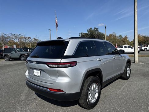 New 2025 Jeep Grand Cherokee Laredo image 3