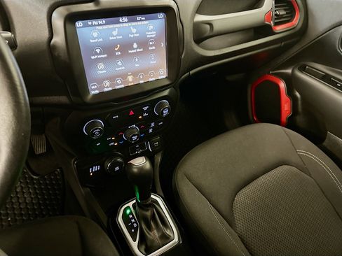 Used 2022 Jeep Renegade Latitude w/ Convenience Group AWD/4WD image 26