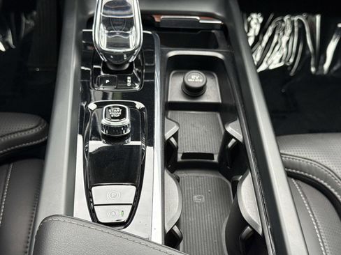 Used 2023 Volvo XC60 B5 Ultimate w/ Climate Package image 7