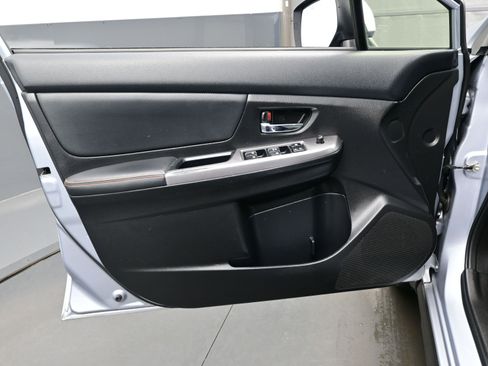 Used 2016 Subaru Crosstrek 2.0i Limited image 9