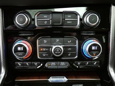 Used 2024 GMC Yukon Denali Ultimate AWD/4WD image 31