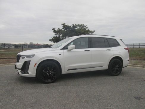 Used 2023 Cadillac XT6 Premium Luxury w/ Technology Package image 21