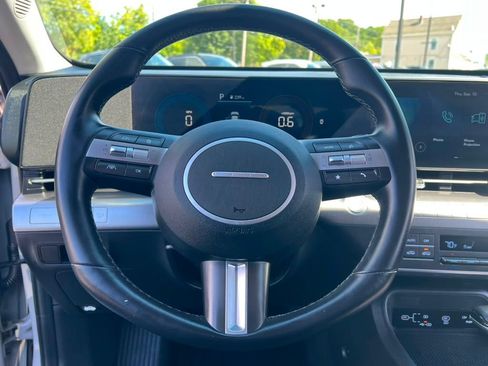 Used 2025 Hyundai Kona SEL AWD/4WD image 16