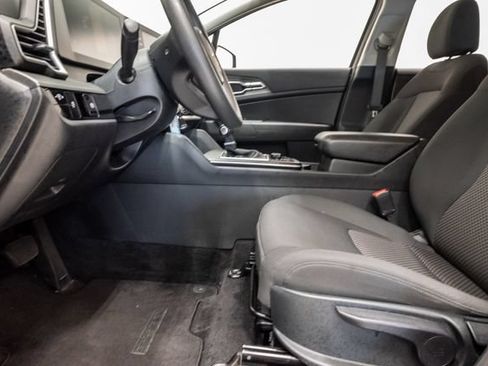 Used 2023 Kia Sportage LX FWD image 11