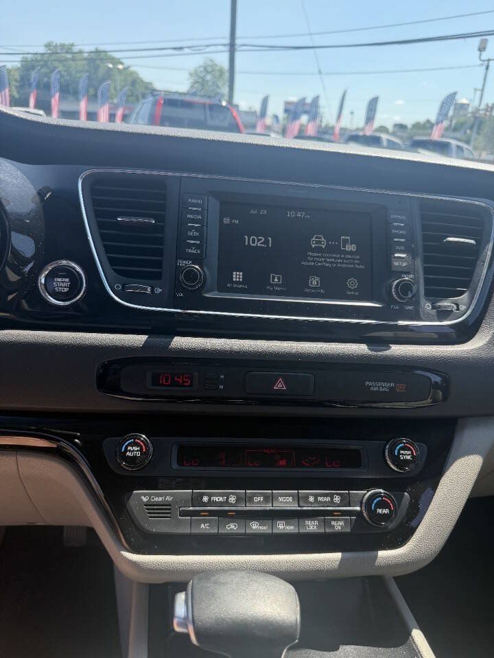 Used 2017 Kia Sedona EX FWD image 4