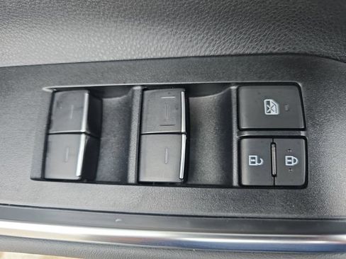 Used 2025 Toyota Highlander Limited image 29