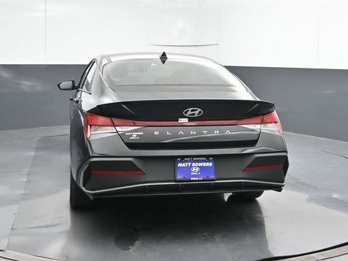 Certified 2025 Hyundai Elantra Sport FWD image 4