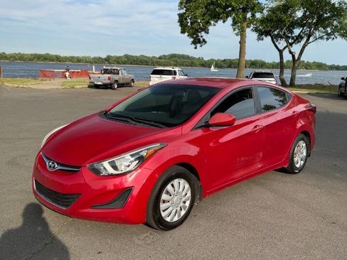 Used 2016 Hyundai Elantra SE FWD image 2