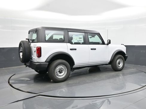 New 2025 Ford Bronco 4-Door image 8