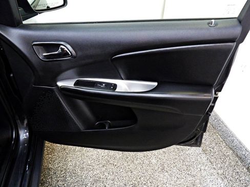 Used 2020 Dodge Journey SE w/ SE Popular Equipment Group FWD image 12