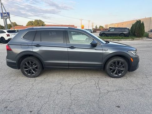 Used 2022 Volkswagen Tiguan SE AWD/4WD image 4