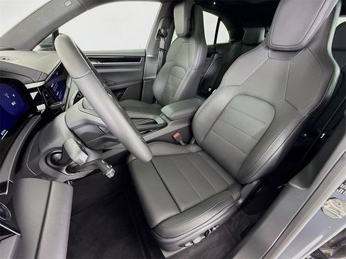 New 2025 Porsche Macan Electric image 5