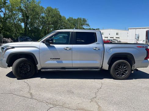 Used 2024 Toyota Tundra Limited w/ TRD Off-Road Package AWD/4WD image 4
