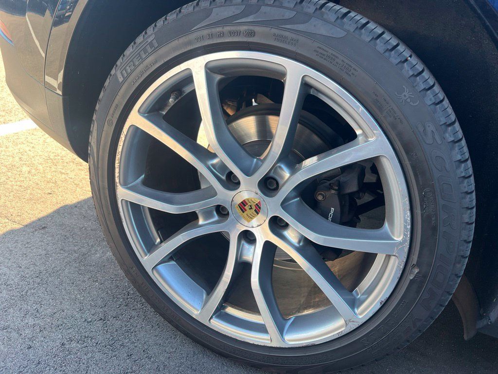 Used 2019 Porsche Cayenne AWD/4WD image 6