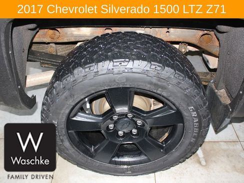 Used 2017 Chevrolet Silverado 1500 LTZ Z71 w/ Realtree Edition image 12