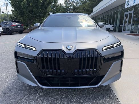 Used 2023 BMW 740i RWD image 10