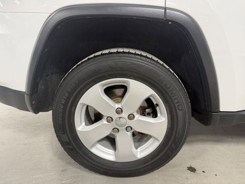 Used 2013 Jeep Grand Cherokee Laredo image 10