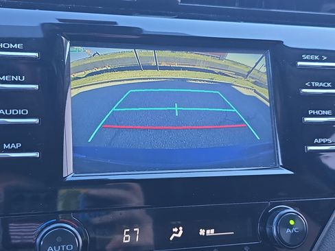 Used 2019 Toyota Camry SE image 18