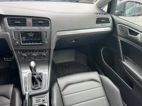 Used 2017 Volkswagen Golf Alltrack SE image 18