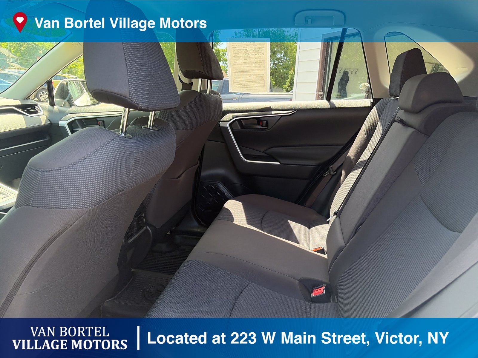 Used 2022 Toyota RAV4 LE AWD/4WD image 28