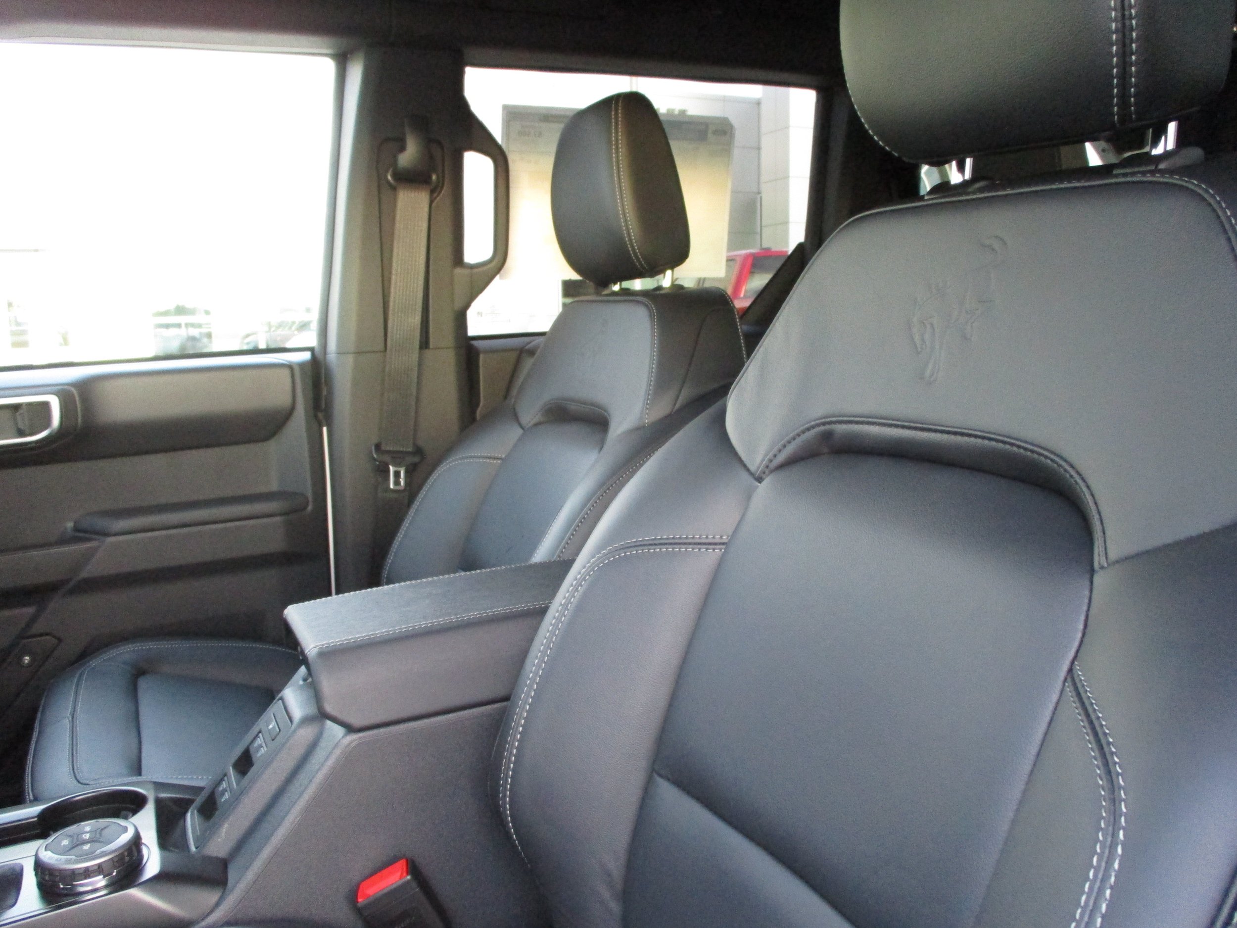 Used 2025 Ford Bronco Outer Banks AWD/4WD image 39