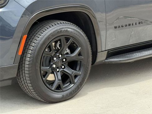 New 2025 Jeep Wagoneer L Series II AWD/4WD image 9