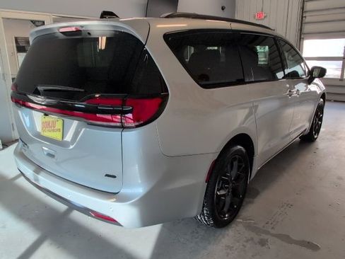 New 2026 Chrysler Pacifica Select w/ S Appearance Package AWD/4WD image 5