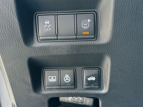 Used 2019 INFINITI Q70 Luxe w/ Sport Package image 34