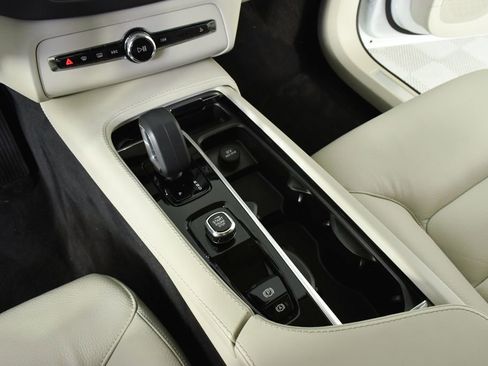 Certified 2024 Volvo XC90 B5 Core w/ Climate Package image 18