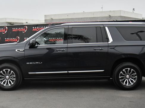 Used 2023 GMC Yukon XL Denali image 4