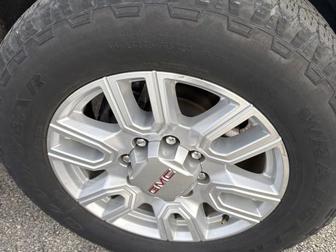 Used 2021 GMC Sierra 2500 SLE w/ SLE Value Package; image 3