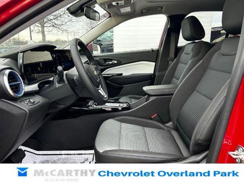 New 2026 Chevrolet Trax LT w/ Sunroof Package image 18