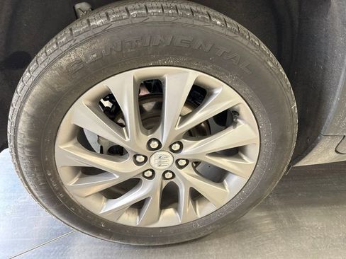 Used 2025 Buick Enclave Preferred AWD/4WD image 8