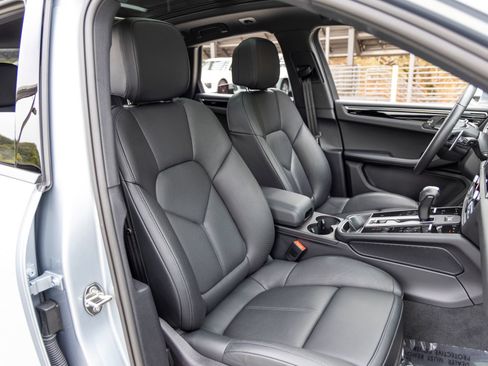 Certified 2026 Porsche Macan AWD/4WD image 64