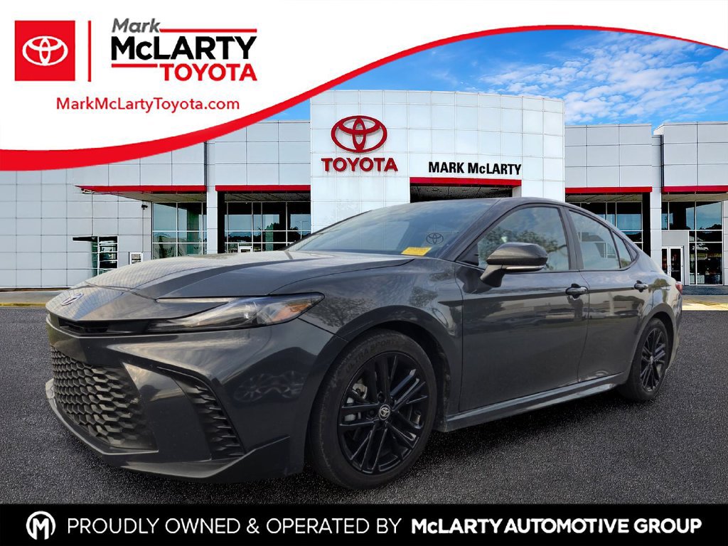 Used 2025 Toyota Camry SE FWD image 1