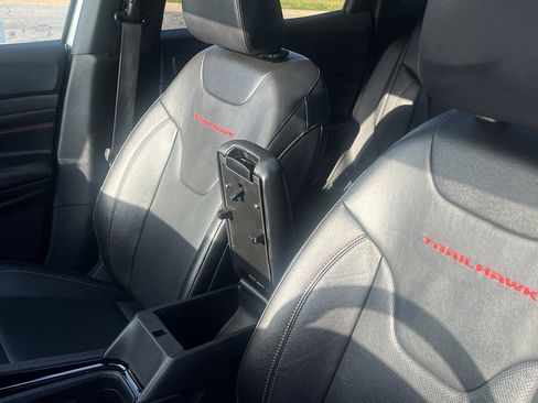 Used 2025 Jeep Compass Trailhawk w/ Trailhawk Elite Group AWD/4WD image 19