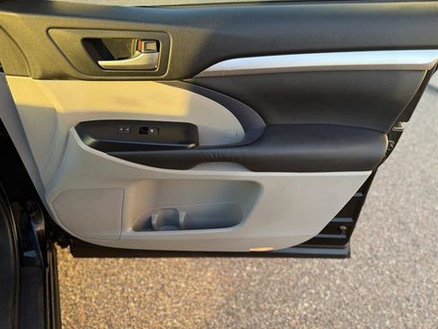 Used 2015 Toyota Highlander XLE image 20