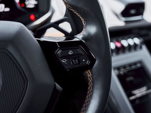 Used 2021 Lamborghini Huracan EVO RWD image 54