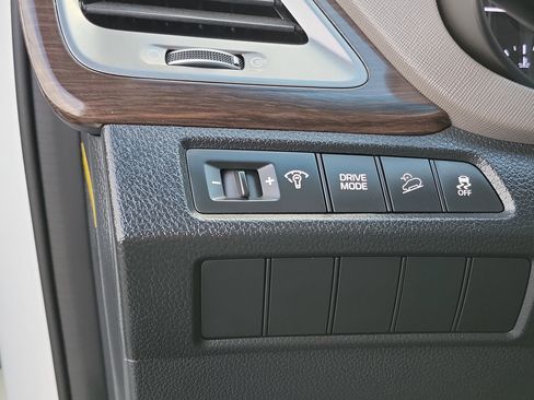 Used 2018 Hyundai Santa Fe SE image 16