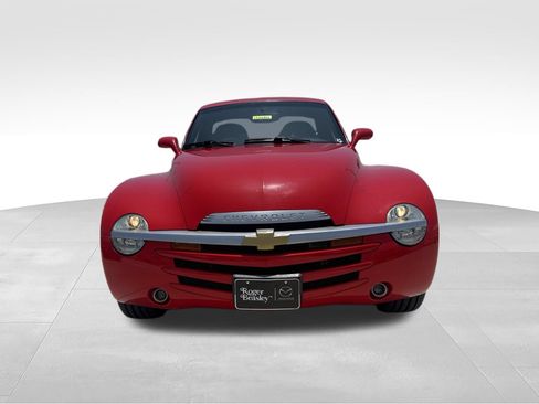 Used 2004 Chevrolet SSR w/ Preferred Equipment Group RWD image 2