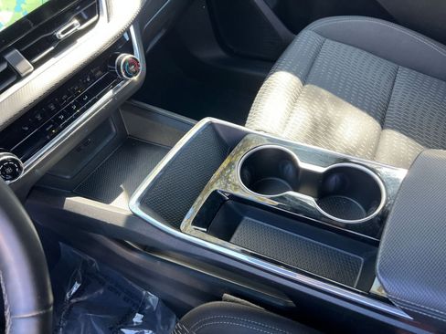 Used 2025 Chevrolet Equinox LT image 38