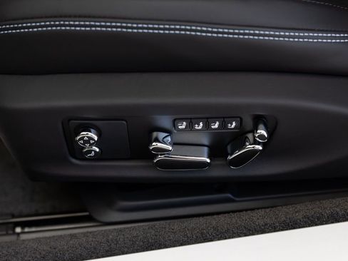 Used 2025 Bentley Continental GTC image 10