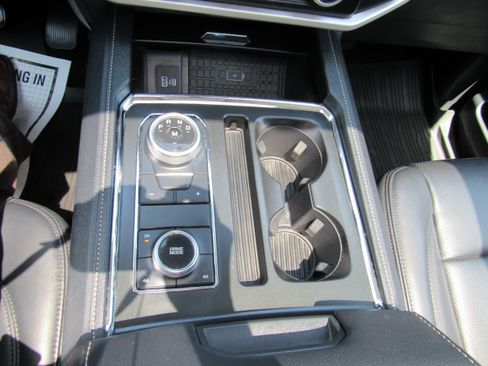 Used 2024 Ford Expedition XLT AWD/4WD image 26