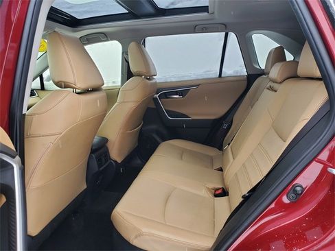 Used 2020 Toyota RAV4 Limited image 9