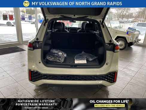 New 2026 Volkswagen Tiguan SE R-Line image 21
